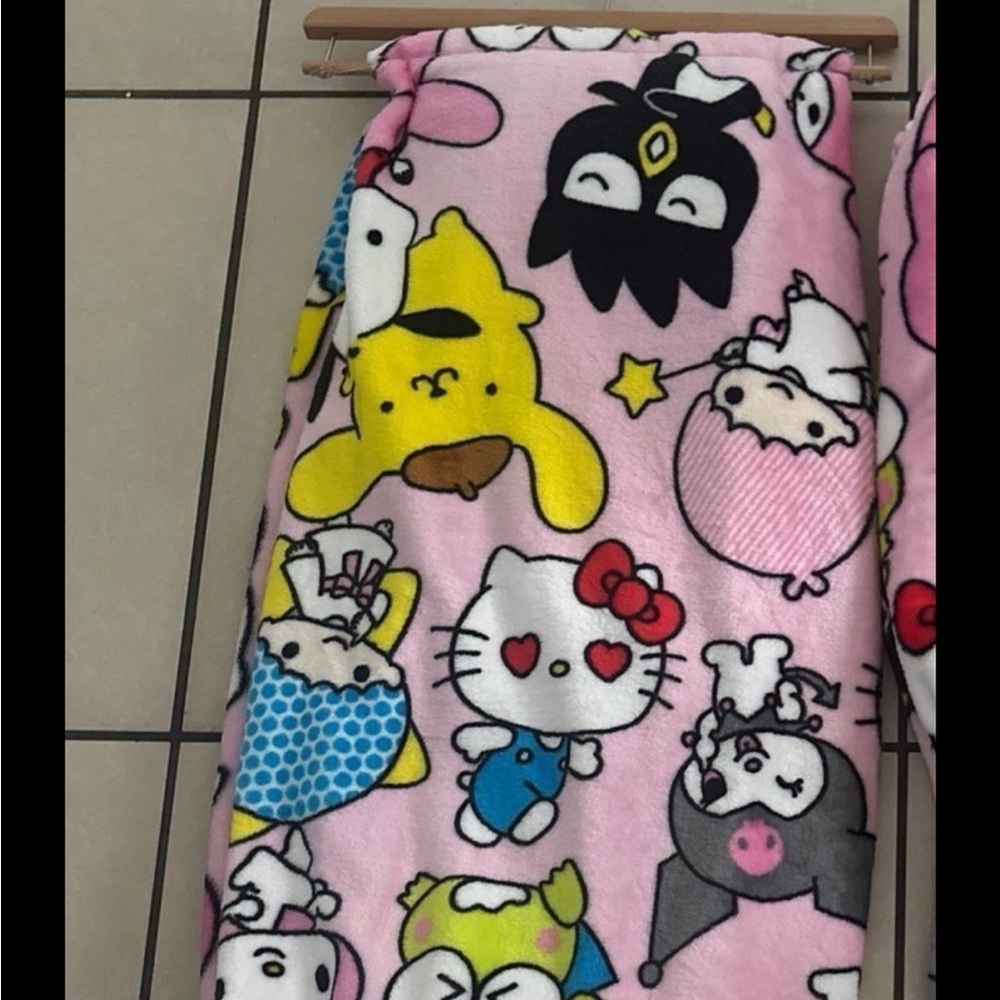 Hello Kitty And Friends Pink Throw Blanket Hamburgers 50x70 HTF New With Tags